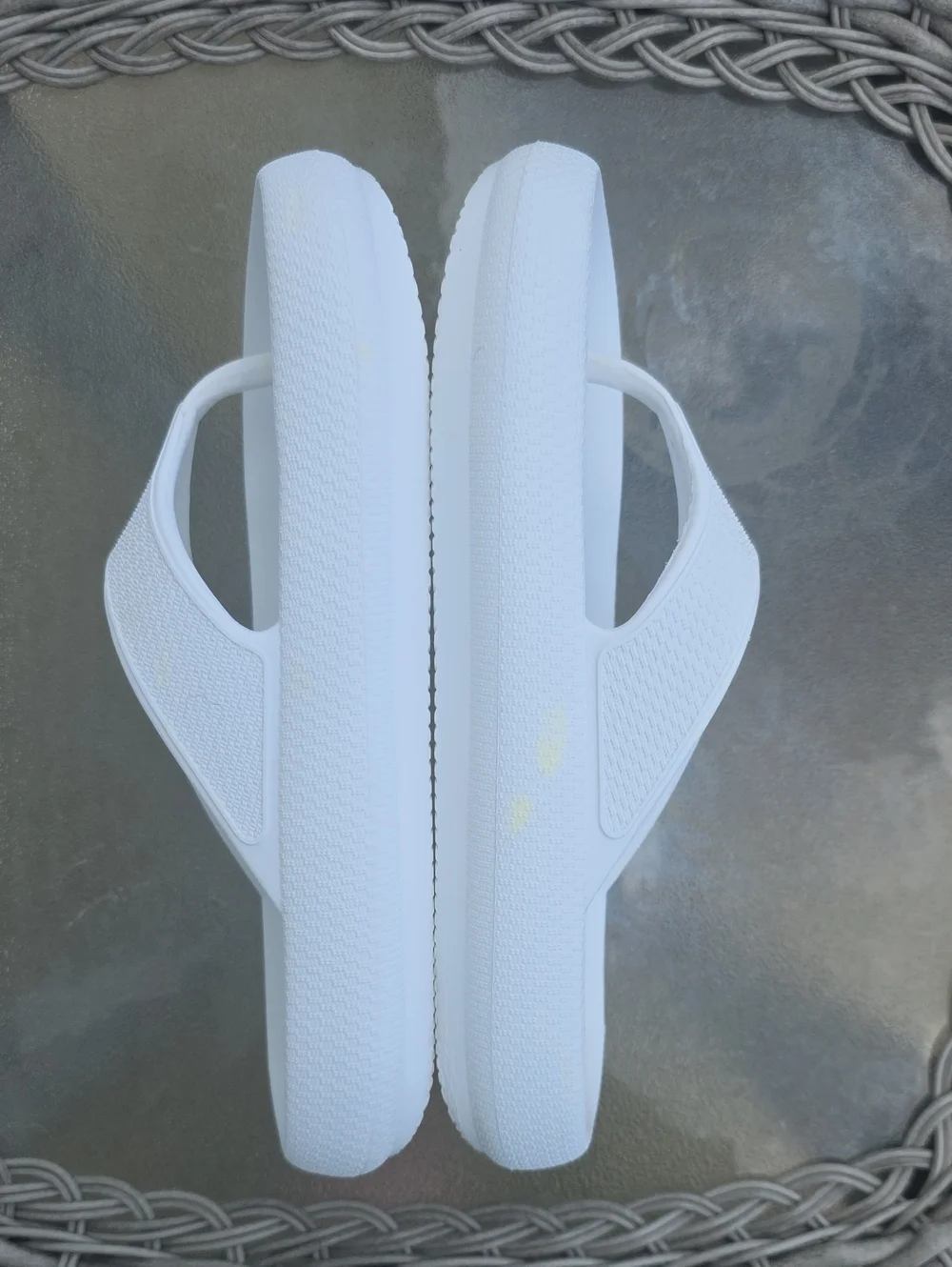 32° COOL White Flip Flop Slides